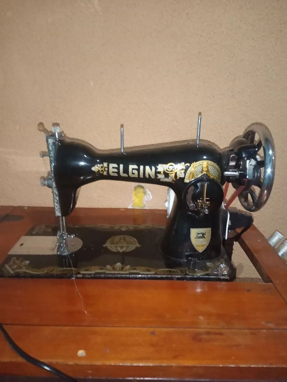 Máquina de costura antiga ELGIN 