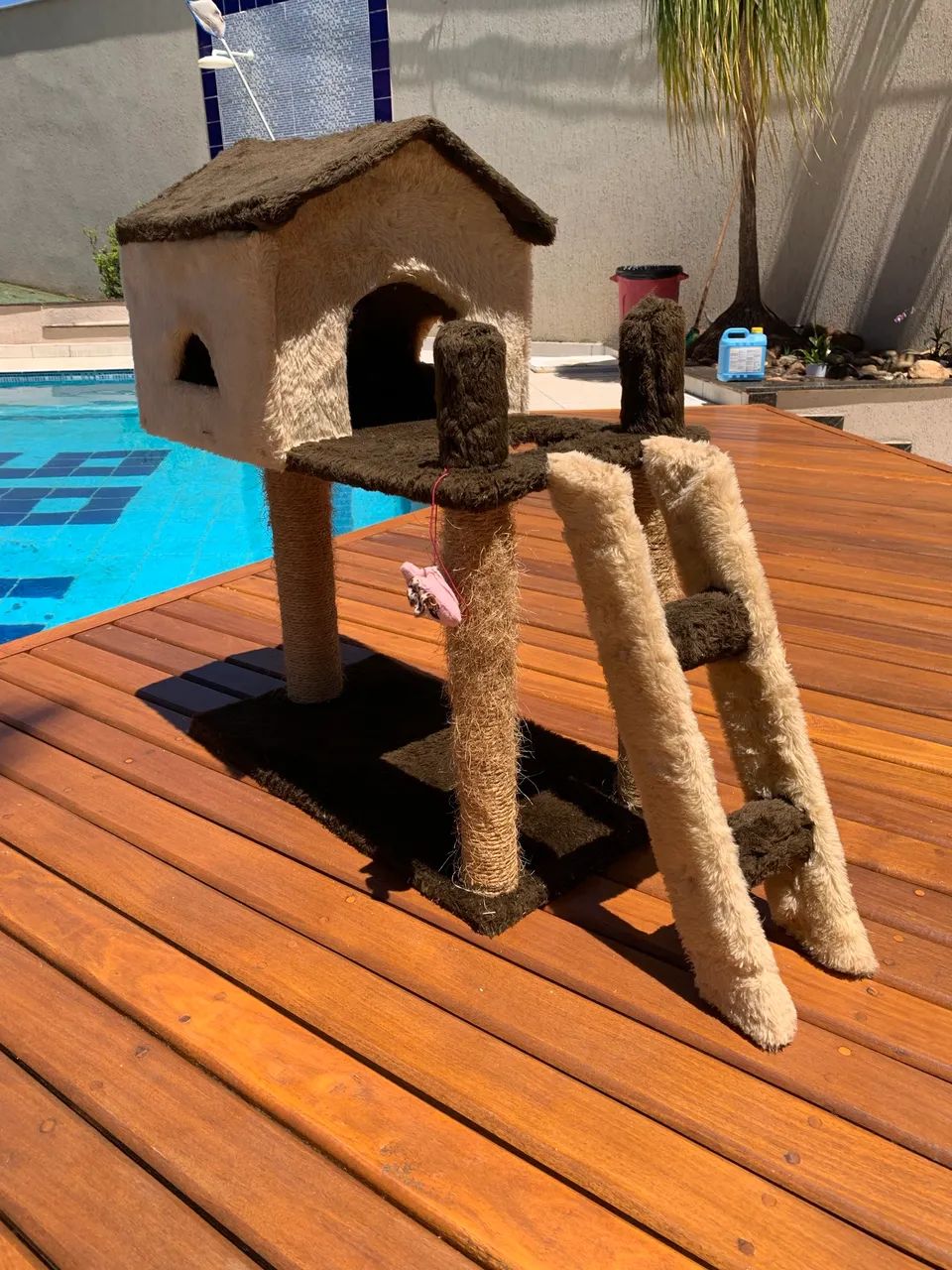 Casinha para gato alta com escada e arranhador - Foto 2
