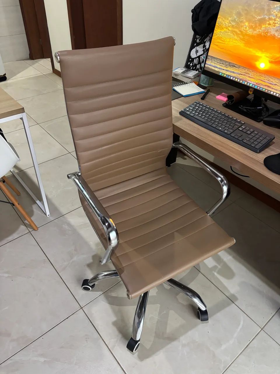 Cadeira de Escritório Presidente Estilo Charles Eames (Esteirinha)