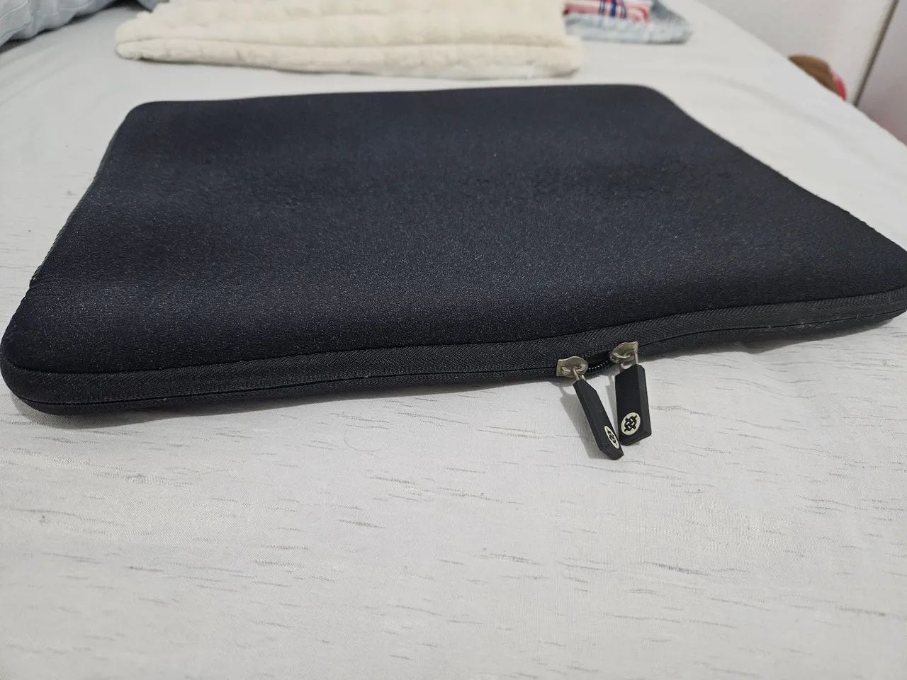 Capa de Notebook/IPad Slim preta - Macia e resistente