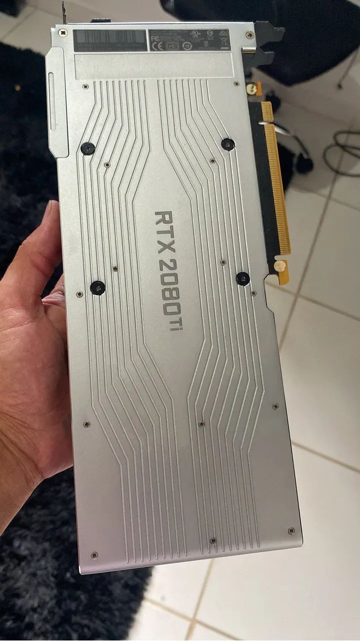 Placa de vídeo 2080 ti founders edition - com artefato - Foto 3