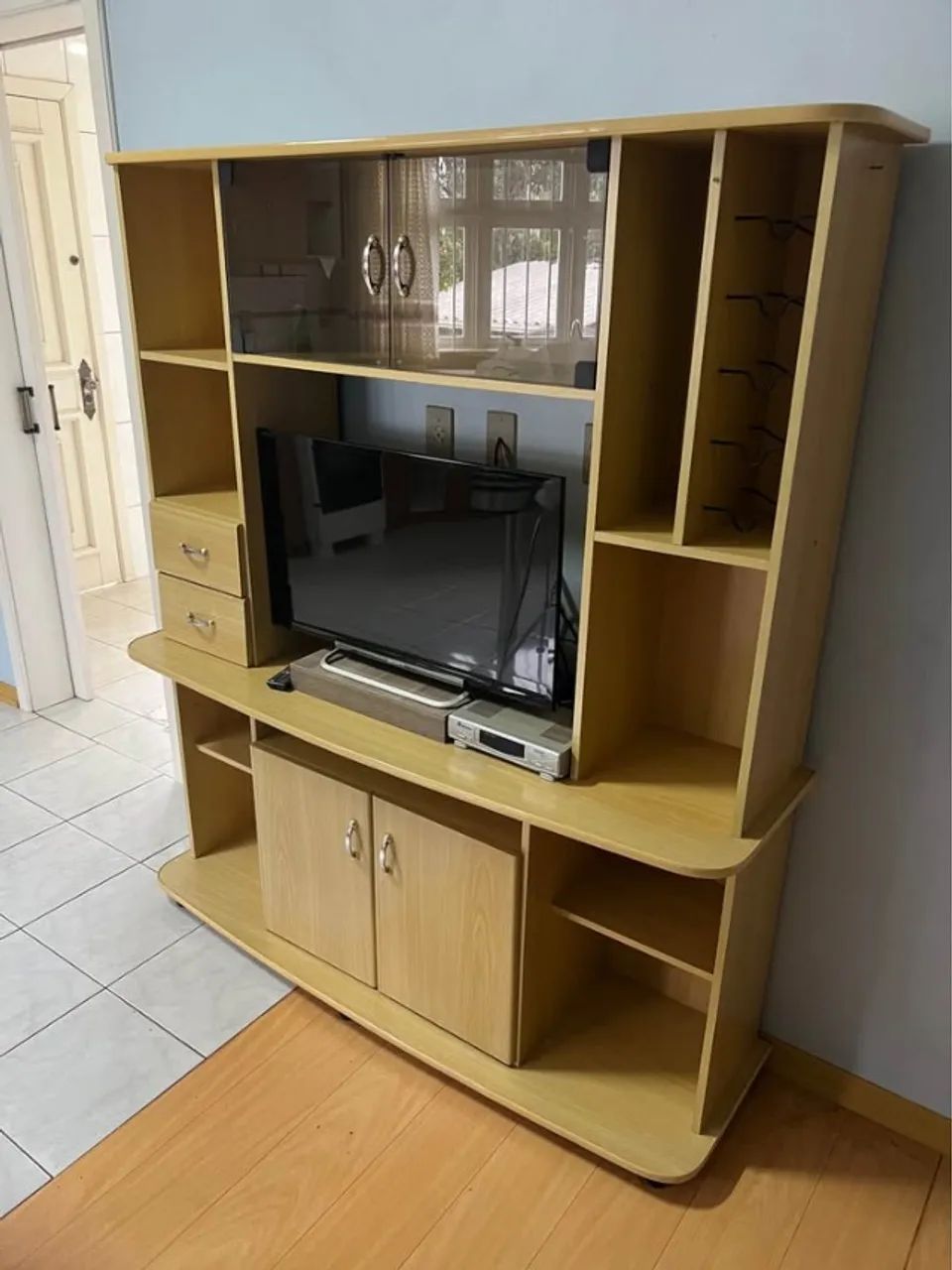 Estante / Rack para Sala de Estar com Portas de Vidro e Gavetas + Tv 32 polegadas sony - Foto 2