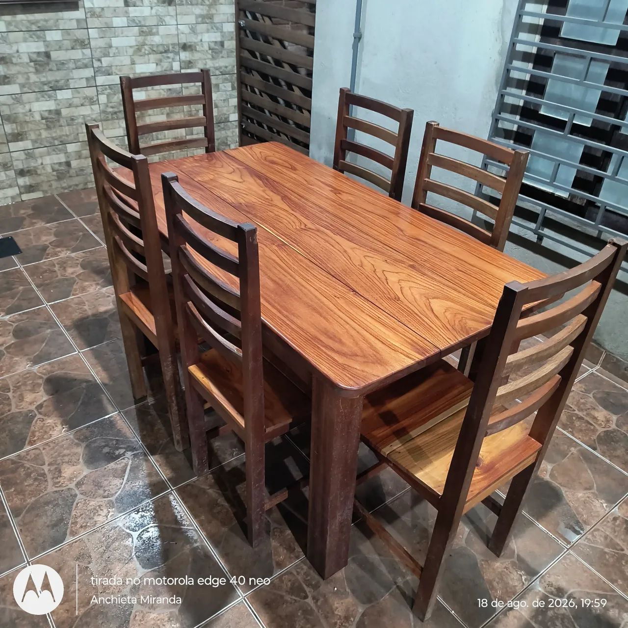 Mesa com 6 cadeiras 