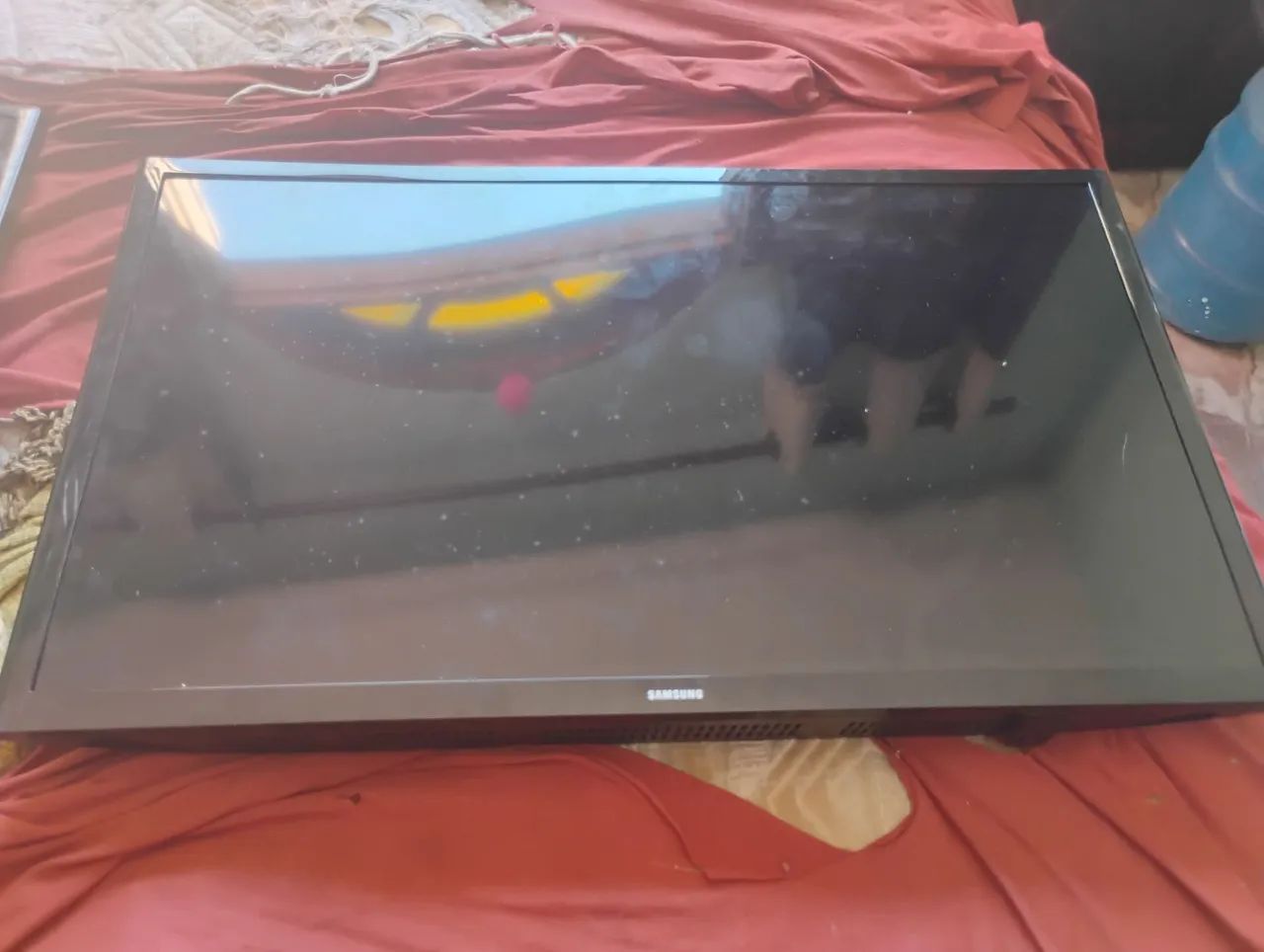 vendo duas tv de 32 polegadas uma liga mais so da pra ver um pouco porque taquebrada - Foto 2