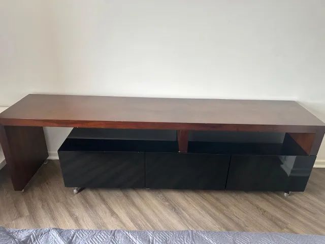 Rack para TV moderno e funcional