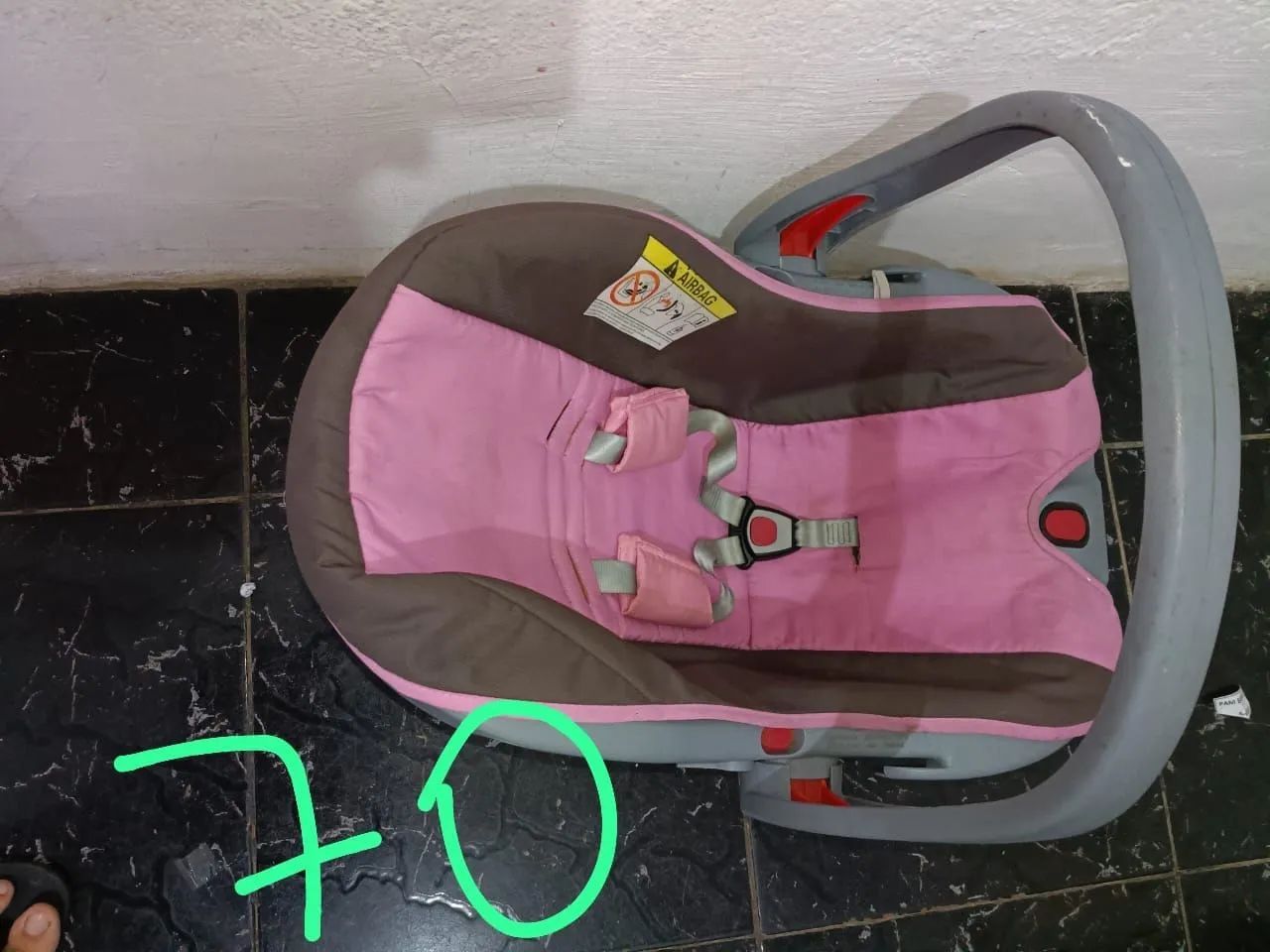Bebê conforto.