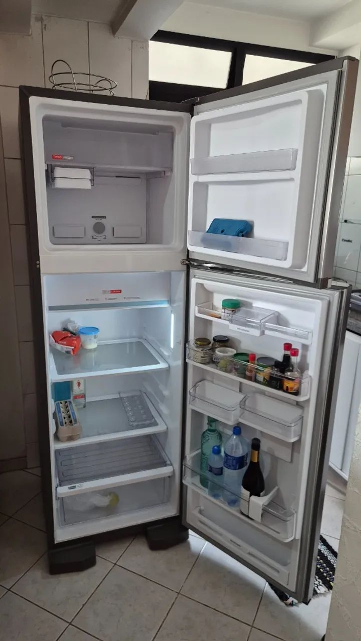 Geladeira Brastemp Frost Free Duplex 400 Litros Inox - BRM54JKANA - 1 ano de uso - Foto 4