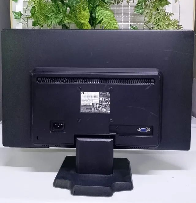 Monitor HP 20" VGA  LED ideal para escritório! - Foto 2
