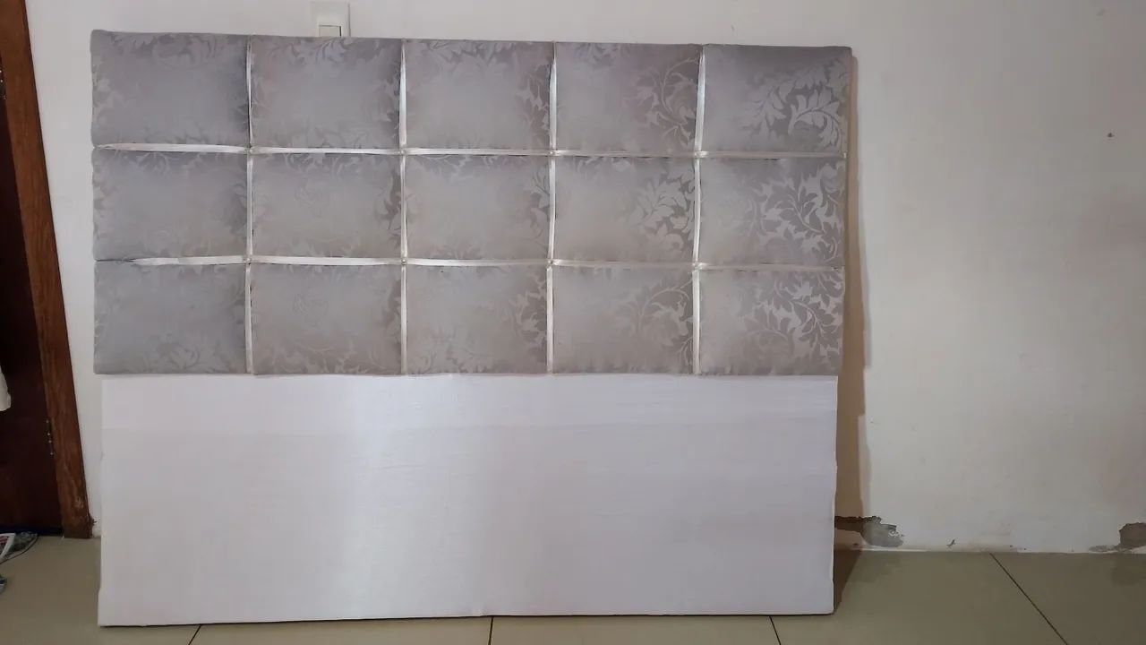 Cabeceira acolchoada para cama de casal