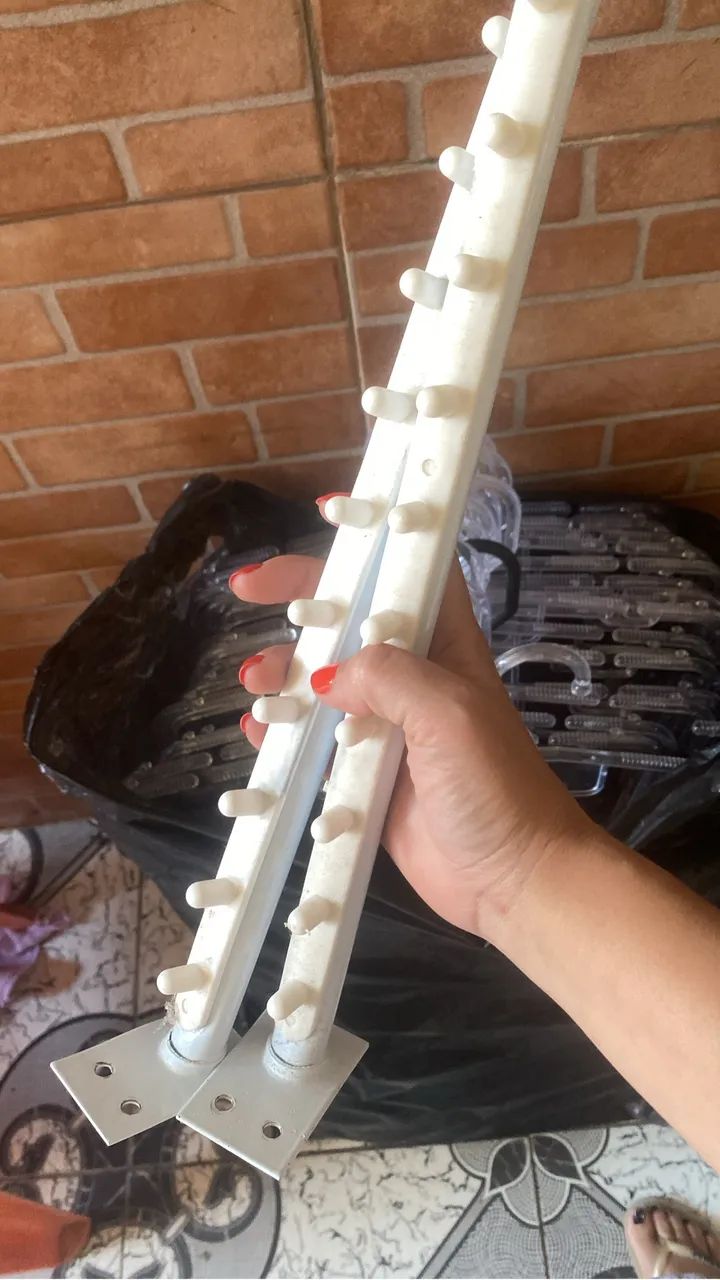 Vendo araras maniquim  e cabides   - Foto 2