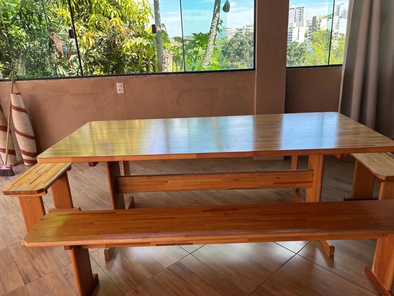 Mesa 2,15m 100% madeira com 4 bancos