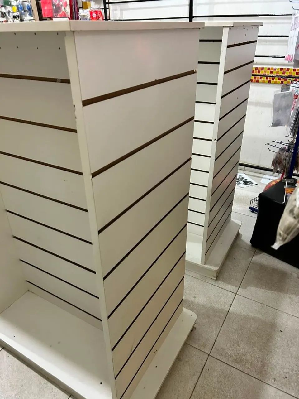 Gondolas multiuso MDF deixando seu negócio mais elegante. - Foto 3