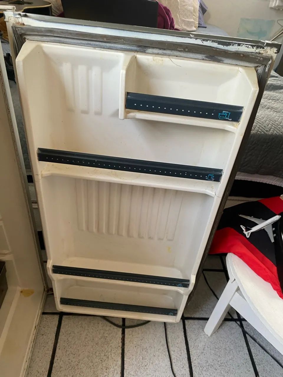 FRIGOBAR CONSUL 220V COM CONGELADOR - FUNCIONANDO PERFEITAMENTE  - Foto 4