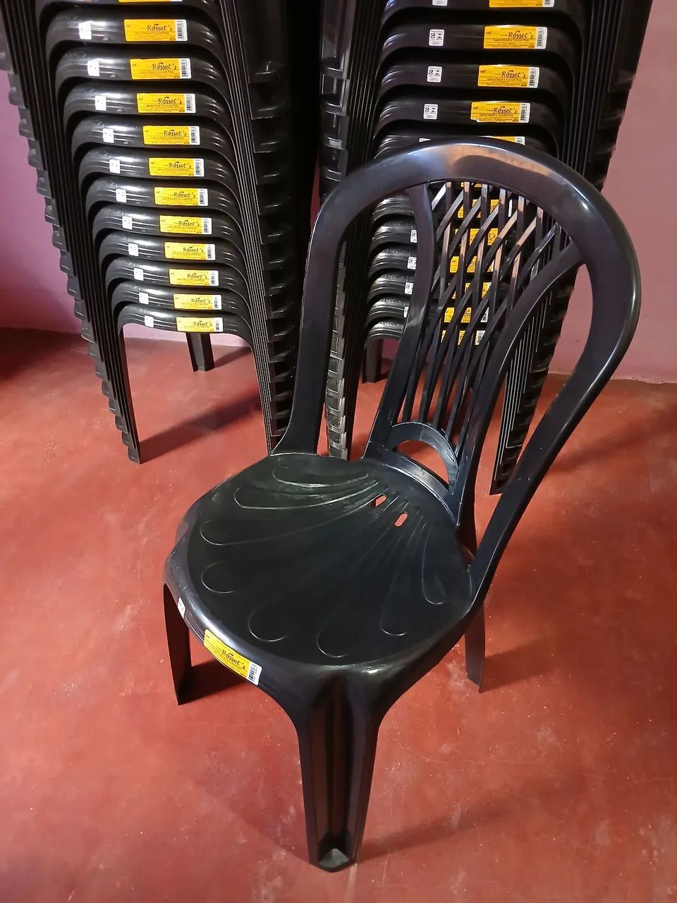 Cadeiras Plástico Novas - Foto 2