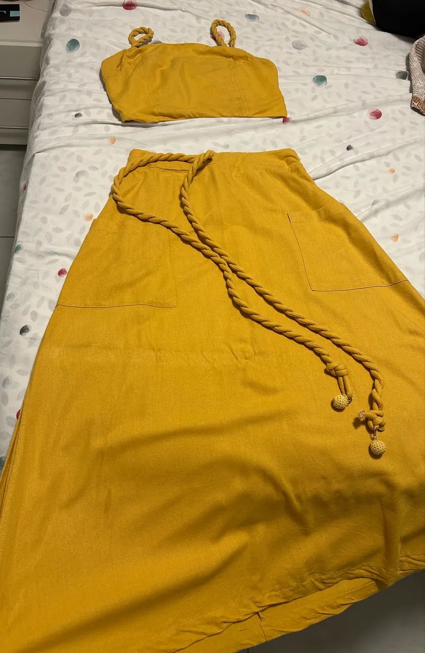 Conjunto cropped e saia linho