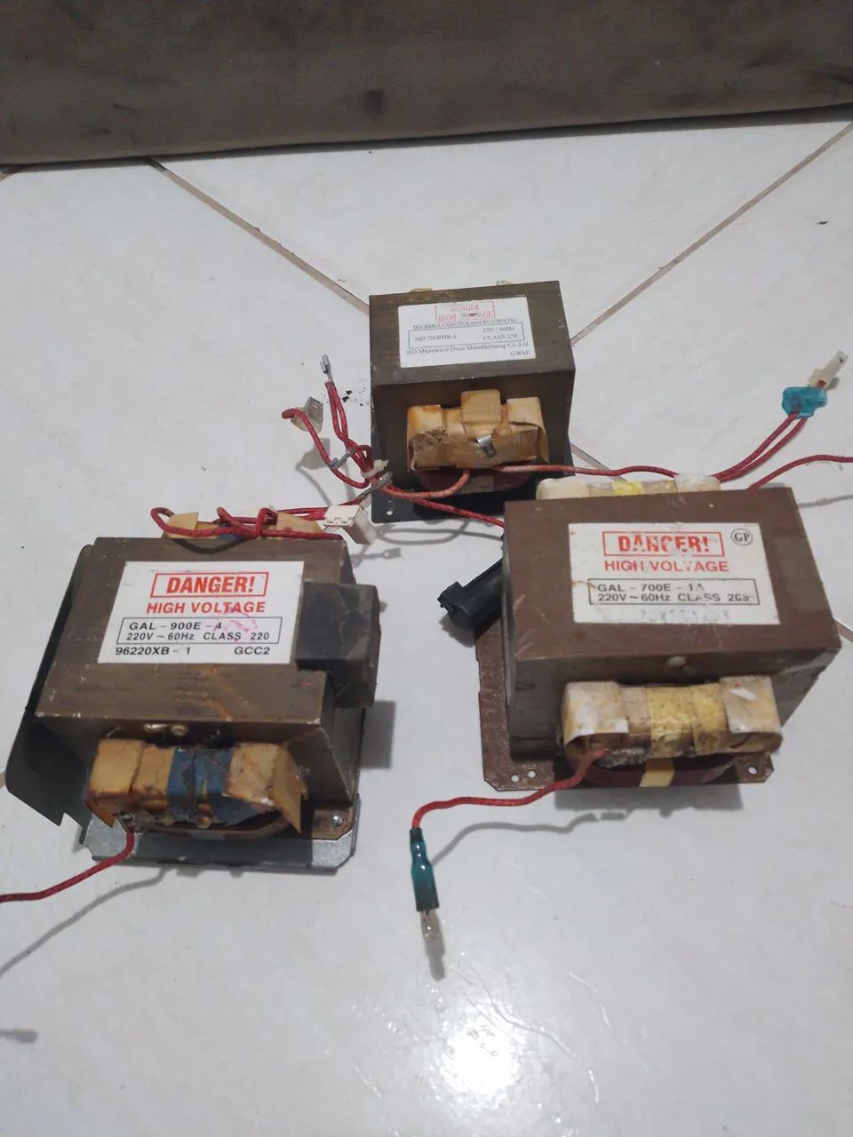 Trasformador de micro-ondas 220 V só 40 reais 