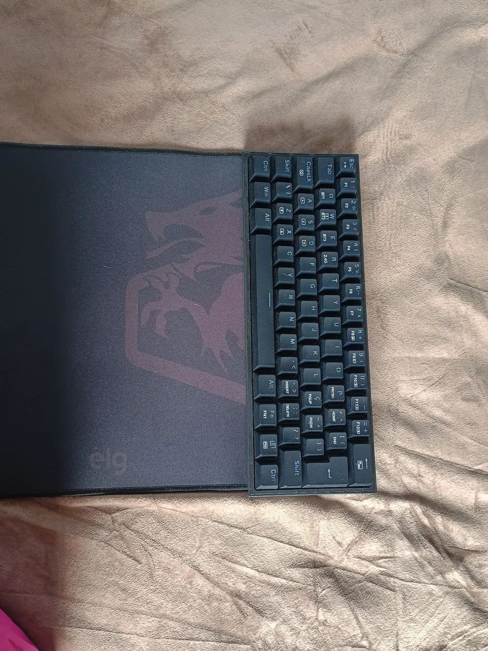 Teclado gamer mecânico Redragon + Mousepad