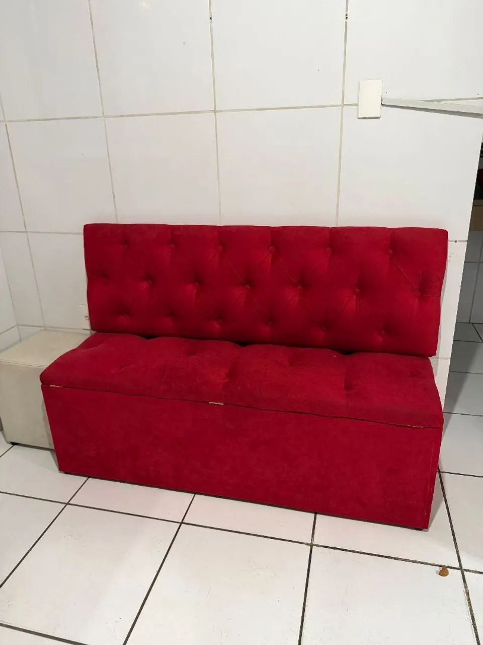 SOFÁ BAÚ VERMELHO COM ENCOSTO - ESTADO DE NOVO! - Foto 3