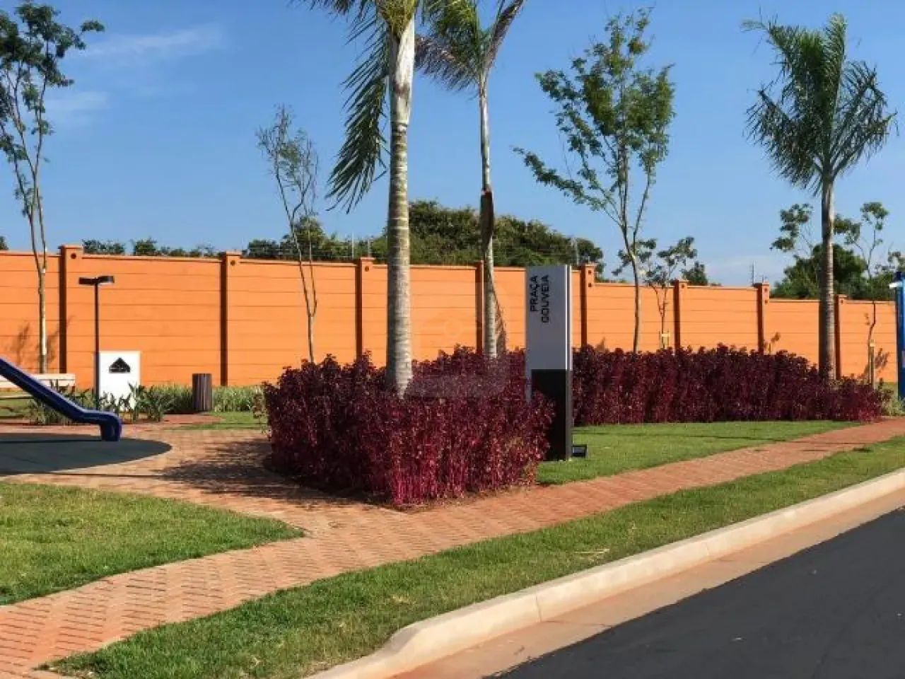 Terreno à venda no Condomínio Alphaville II.