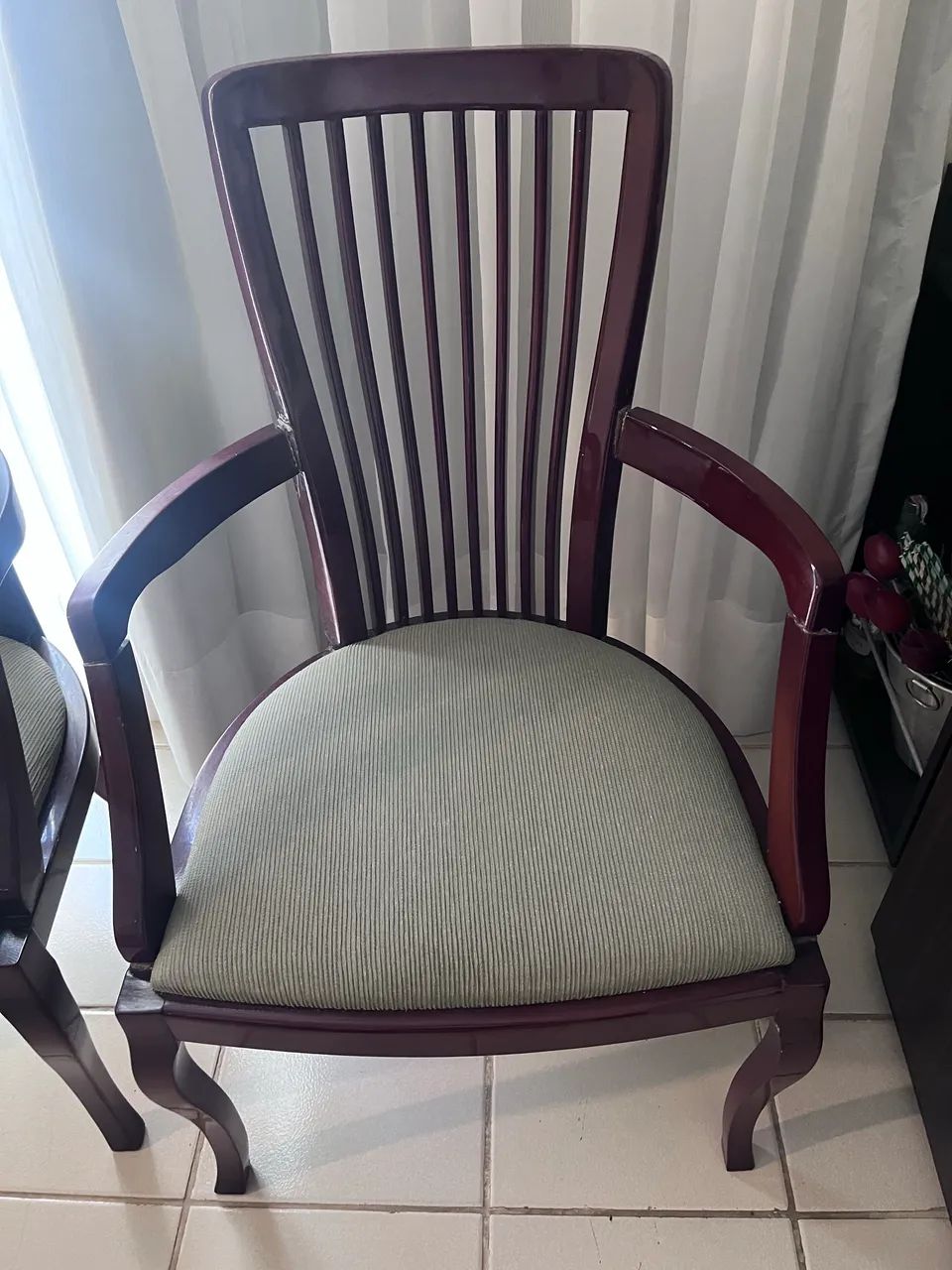 Cadeiras para sala de visita em bom estado e bonitas - Foto 2