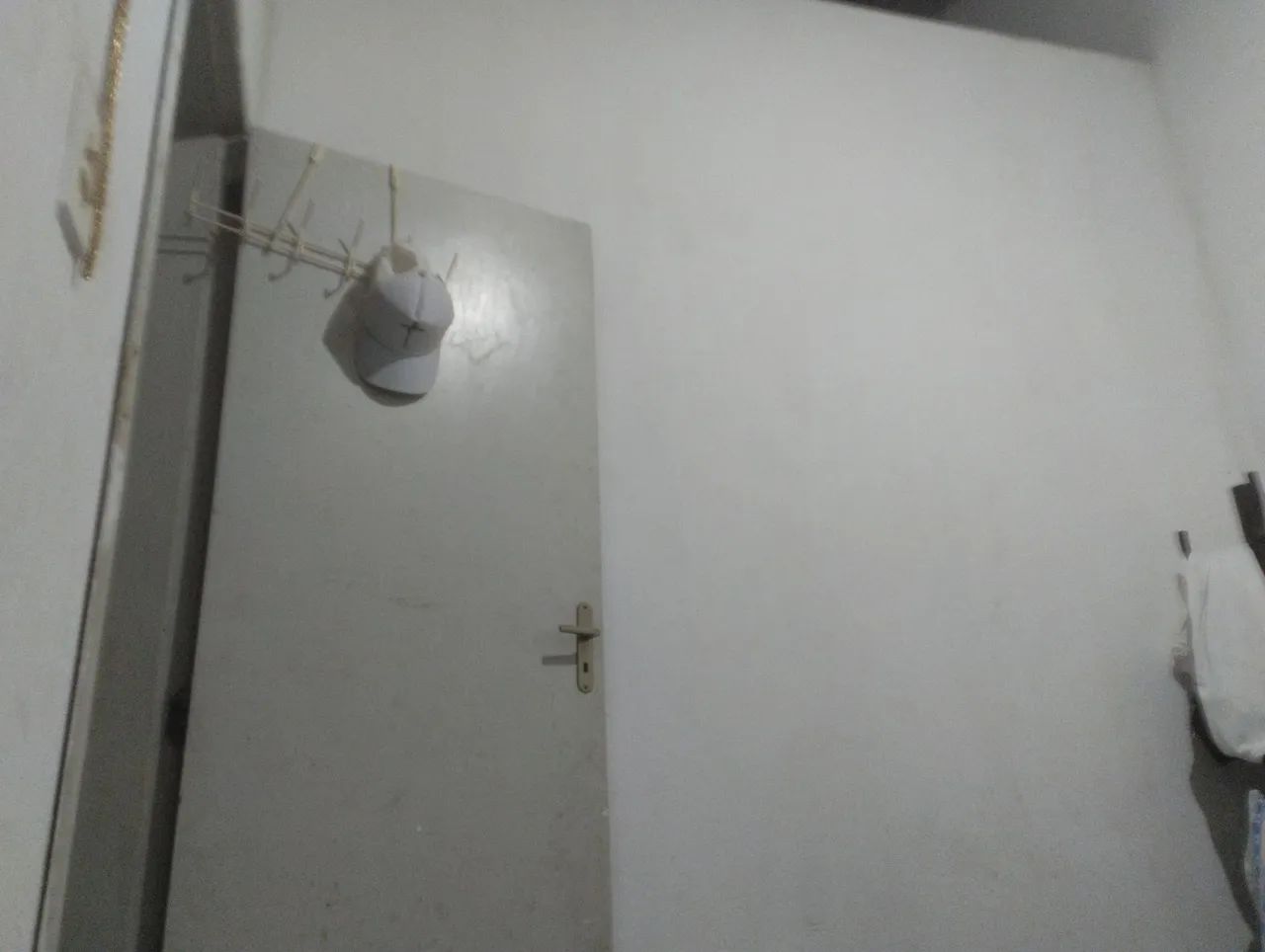 Vendo cama box solteiro semi nova