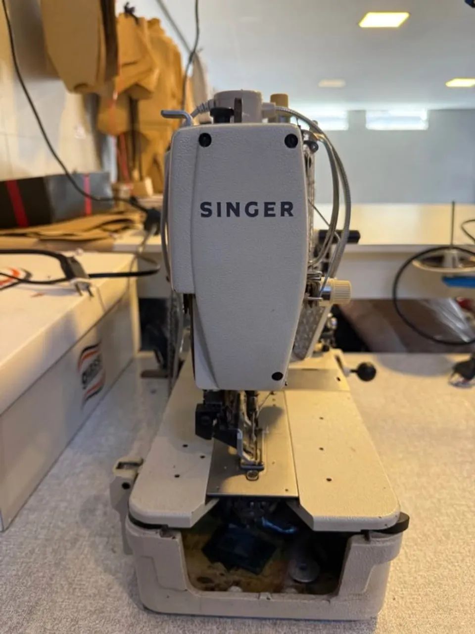 Maquina de costura casadeira industrial Singer - Foto 3