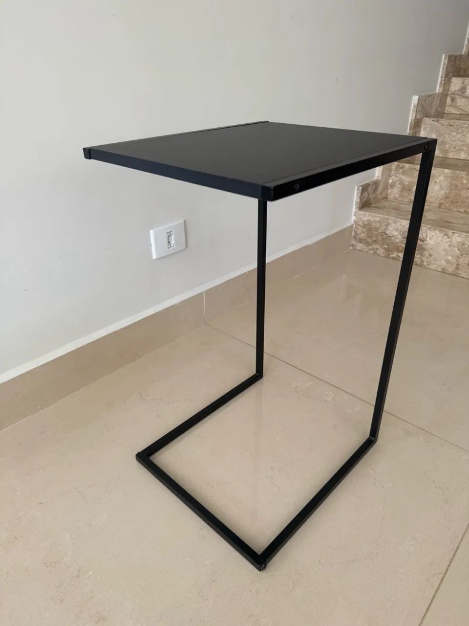 Mesa lateral de sofá cor preta