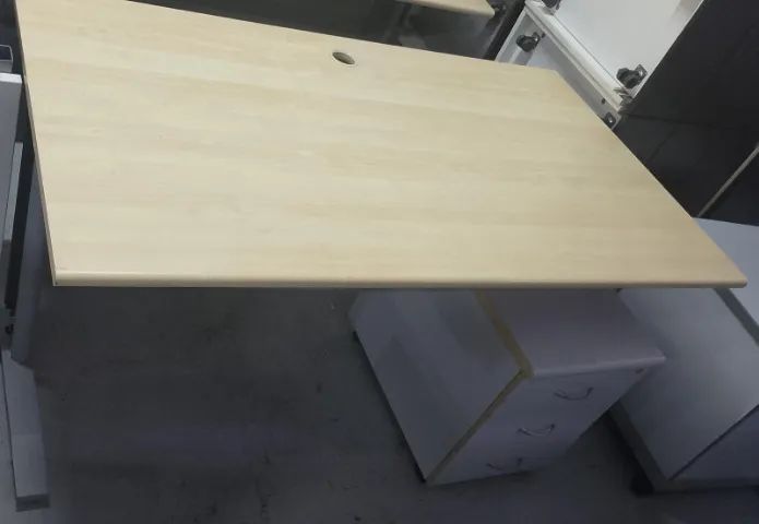 Mesa De Escritório Marfim Com Armazenamento Em Gaveteiro - Foto 3