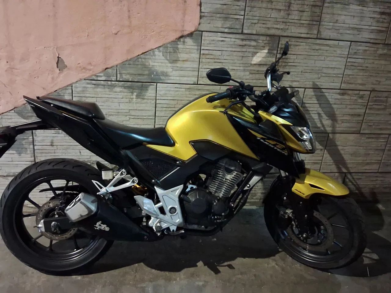 CB 300F 