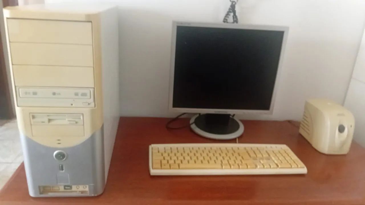 Computador vou monitor adaptador etc
