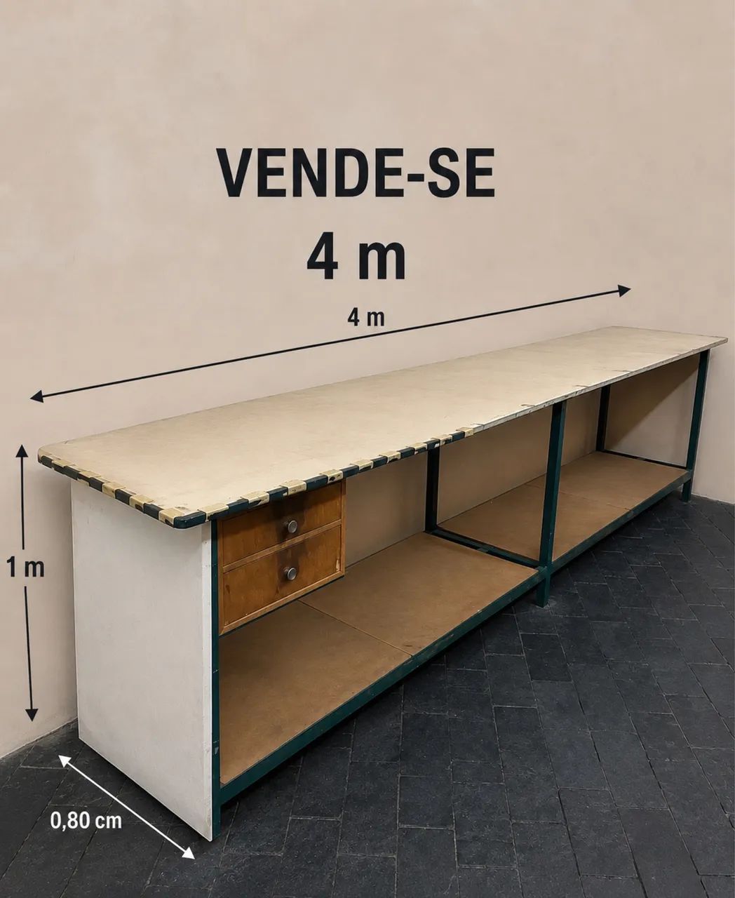 Mesa 4M acompanha 2 bancos alto