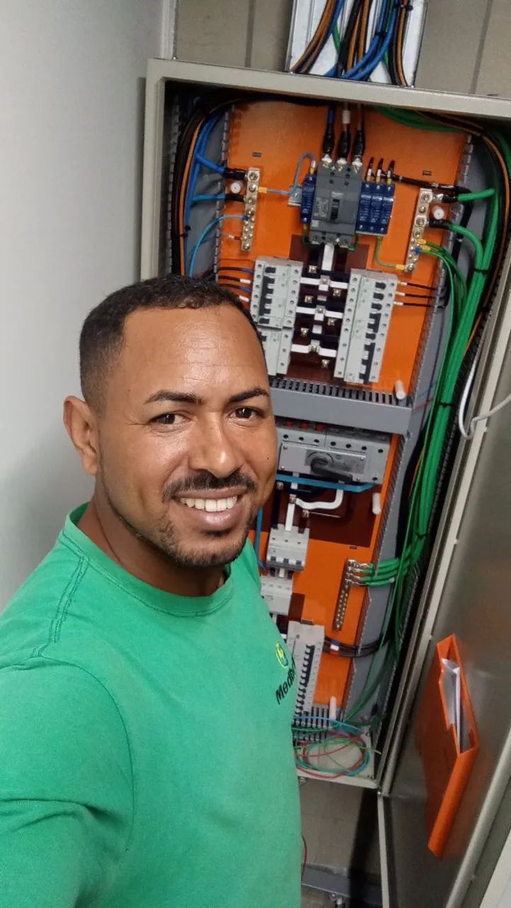 Serviços elétricos E motorista particular com carro próprio. - Foto 5