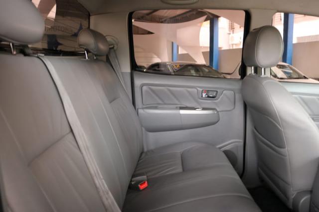TOYOTA HILUX CD SRV D4-D 4X4 3.0 TDI DIESEL AUT - Foto 6