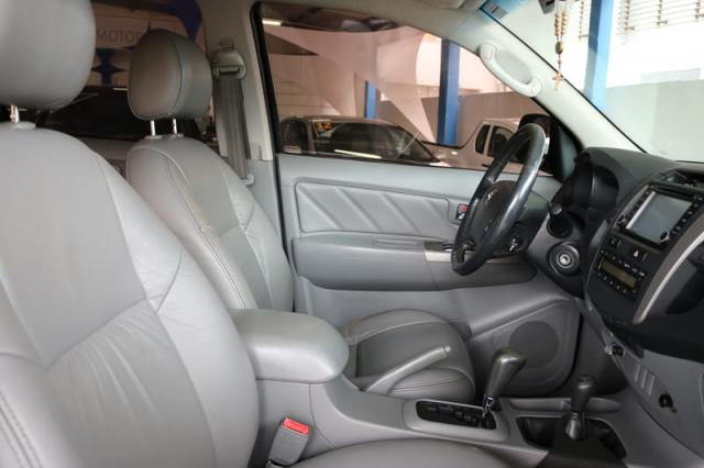 TOYOTA HILUX CD SRV D4-D 4X4 3.0 TDI DIESEL AUT - Foto 5