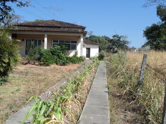 Terreno de 4.352,60 m² com uma casa de 02 quartos com dependência - Foto 5