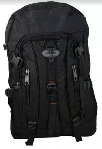 Mochila nova com vários compartimentos