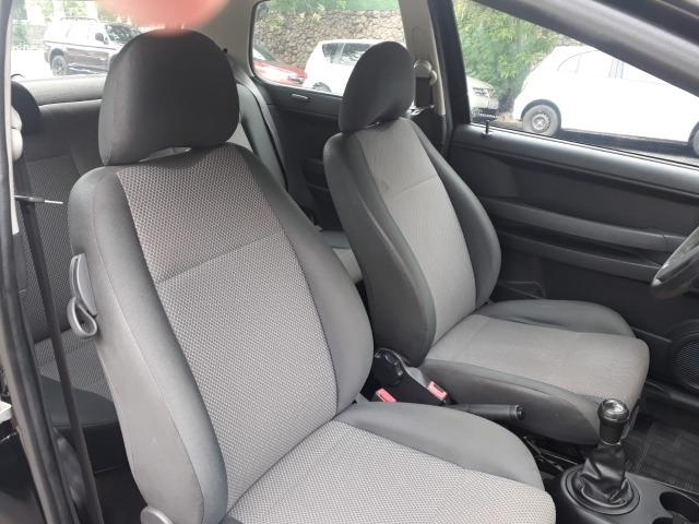 Volkswagen - Fox 1.0 8v Flex 2p Ar Condicionado - Financio em até 48x. - Foto 4