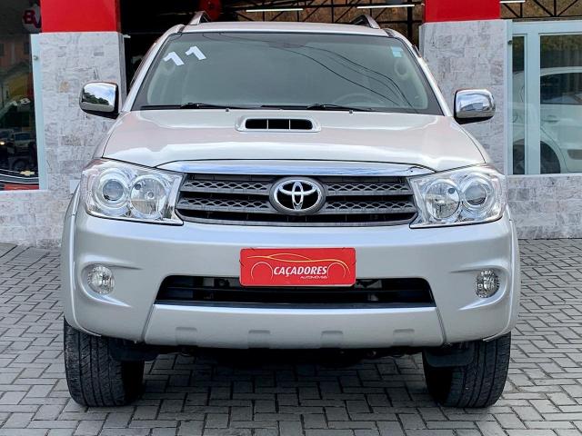 HILUX SW4 2010/2011 3.0 SRV 4X4 7 LUGARES 16V TURBO INTERCOOLER DIESEL 4P AUTOMÁTICO - Foto 2