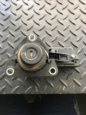 Trava da porta malas Duster 
