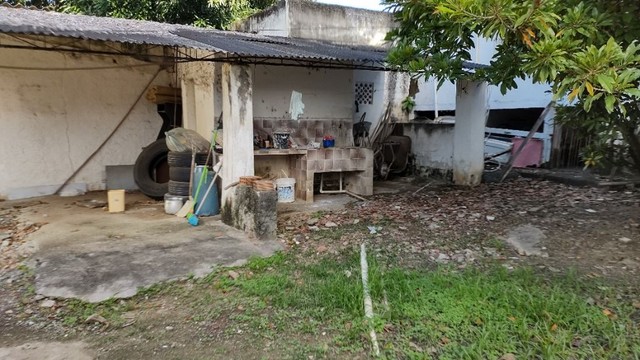 Terreno com Duas Casas com 6 Quartos em Dois Unidos, Recife - Foto 4