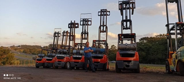 Empilhadeira Toyota 8FG30 3t 4m 2018 - Foto 2