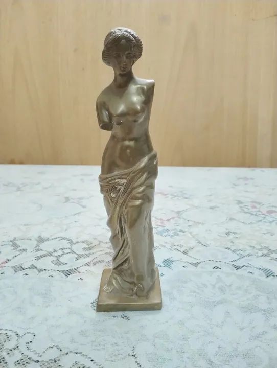 Estátua de Bronze de Deusa Grega