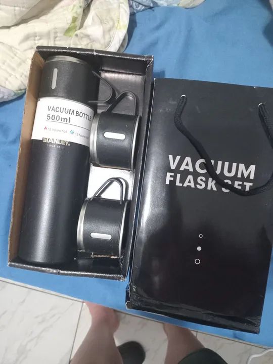 Garrafa termica preta masculina 