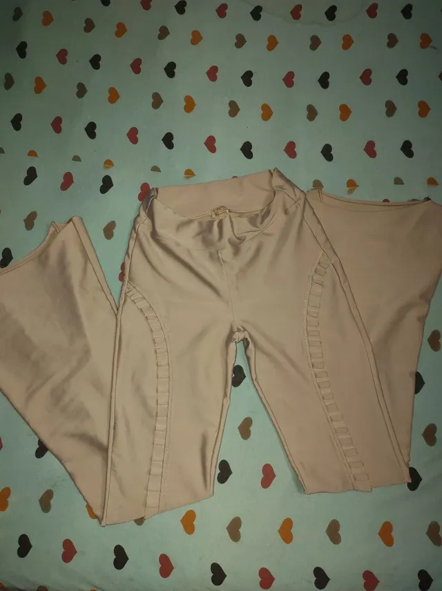 Calça flare feminina