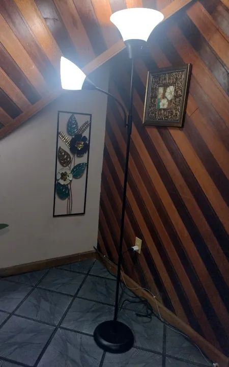 LUMINÁRIA DE CHÃO LACTOR