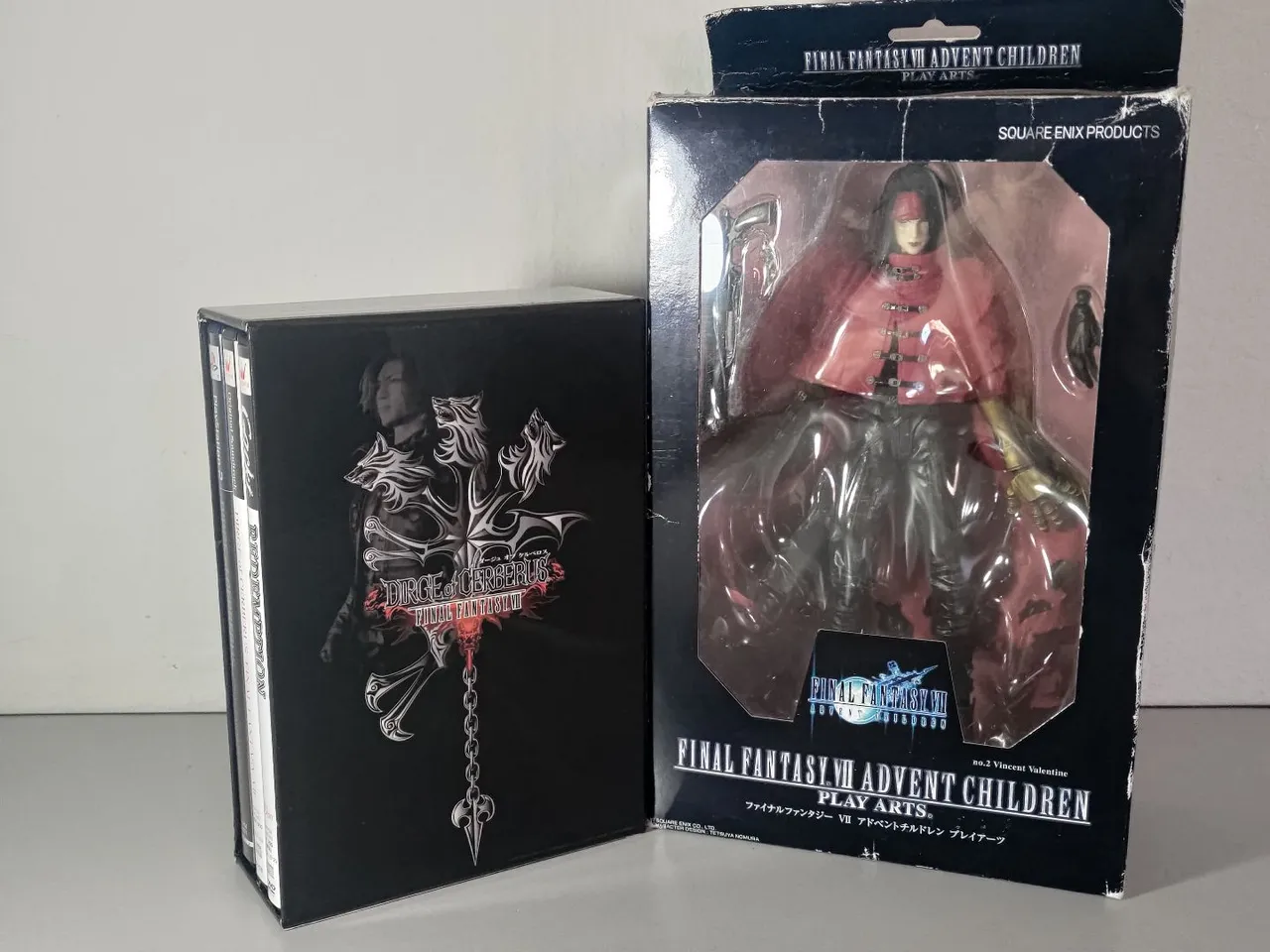 Box Especial Dirge of Cerberus FFVII + Vincent Valentine Play Arts Kai