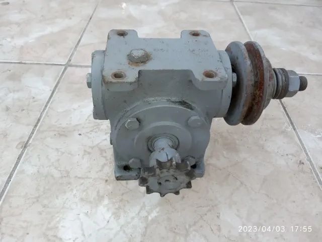 Redutor de pequeno porte relação 1\50 rosca-sem-fim\coroa