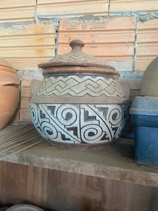 Panela de barro marajoara com tampa