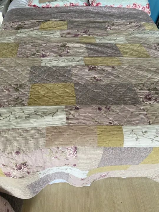 colcha cobre leito edredon dupla face patchwork Liz Claireborn queen size bordada - Foto 2