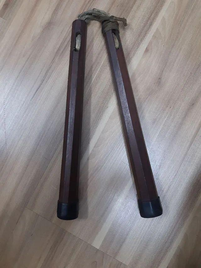 Antigo nunchaku de madeira